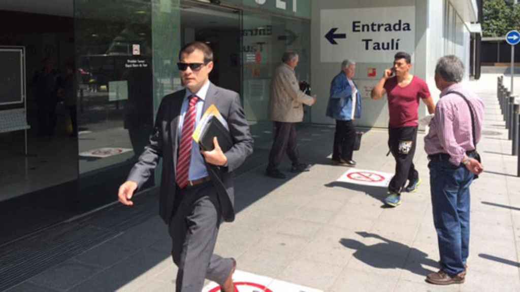 Acceso principal a la Corporación Sanitaria Parc Taulí de Sabadell, donde el lunes murió un bebé por enterovirus / CG