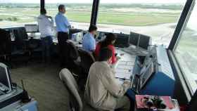 Imagen de archivo de la torre de control del aeropuerto de Málaga durante el conflicto del puente de la Constitución de 2010 / EFE