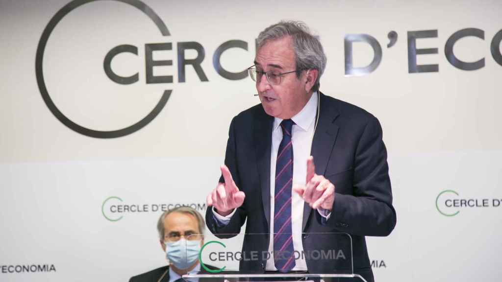 Francisco Pérez, director del IVIE, en el Cercle d'Economia, con su presidente, Javier Faus / CdE