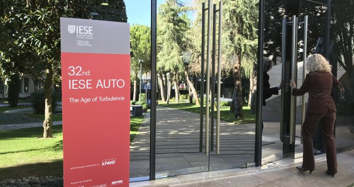 Entrada al IESE Auto