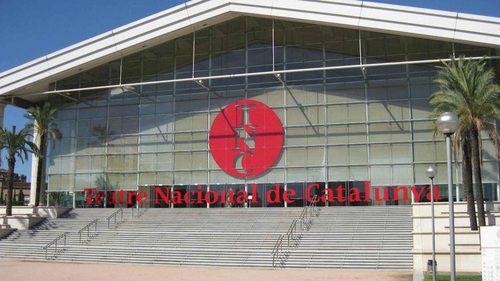 Fachada del Teatro Nacional de Cataluña. Cines y teatros, en vilo por el coronavirus / EP