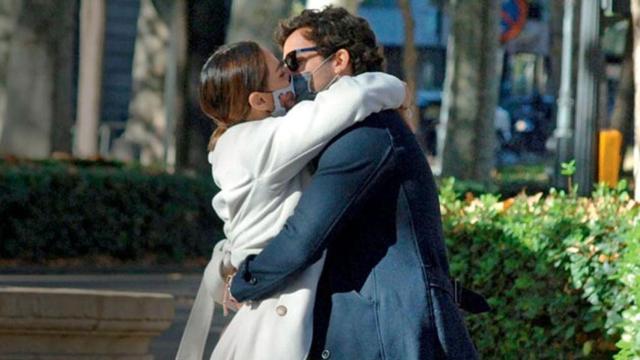 Imagen de Tamara Falcó e Iñigo Onieva besándose /¡HOLA!