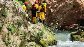 Bomberos en una zona de saltos de agua / CONSORCIO DE BOMBEROS DE VALENCIA