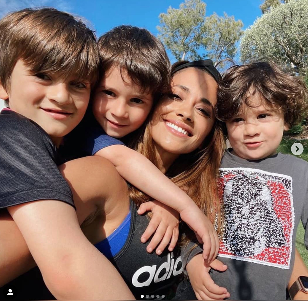 Antonella Roccuzzo con sus hijos