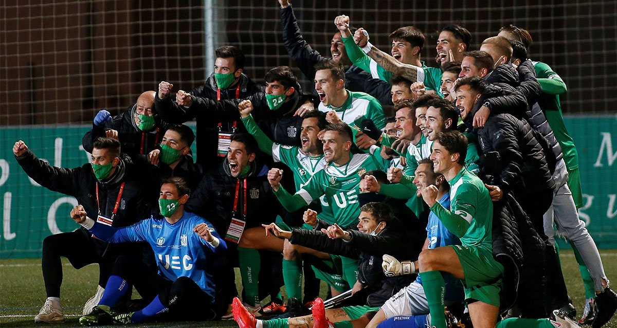 La UE Cornellà celebrando el pase a dieciseisavos frente al Atlético de Madrid / EFE