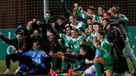 La UE Cornellà celebrando el pase a dieciseisavos frente al Atlético de Madrid / EFE