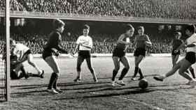 Primer partido del femenino en el Camp Nou hace 50 años el 25 de diciembre de 1970 ante el Centelles / FC BARCELONA