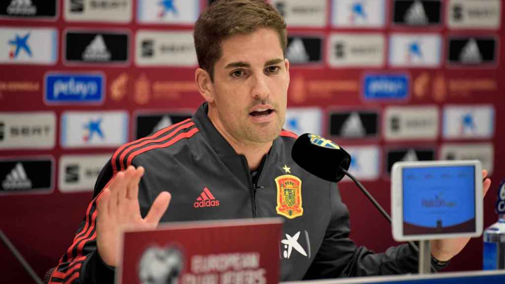 Robert Moreno en una rueda de prensa con la selección / EFE