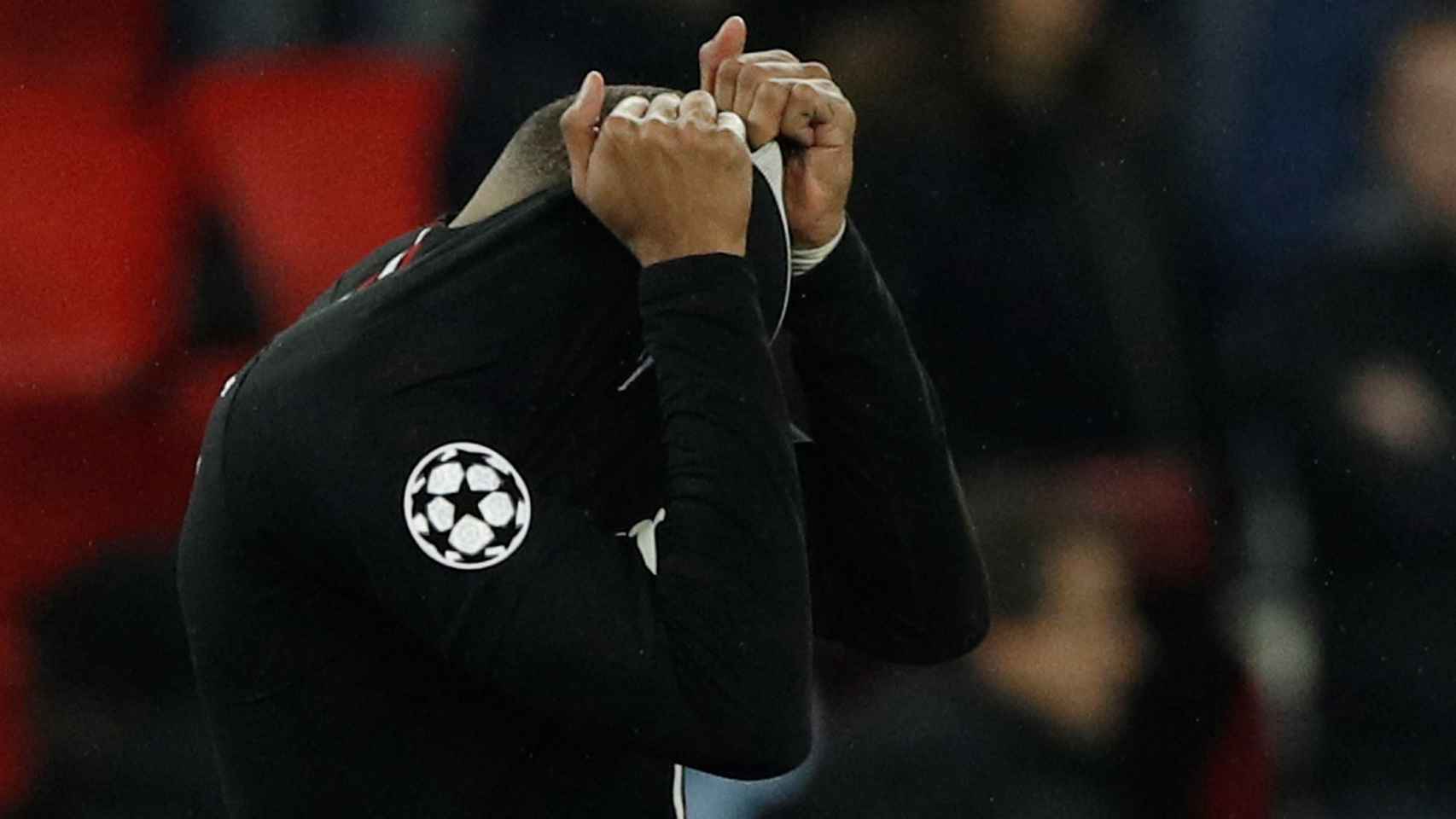 Mbappé lamenta la derrota del PSG ante el Manchester United EFE