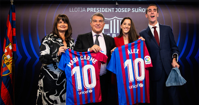 Alex Roca y Mari Carme, juntos en el Camp Nou antes del clásico / FCB