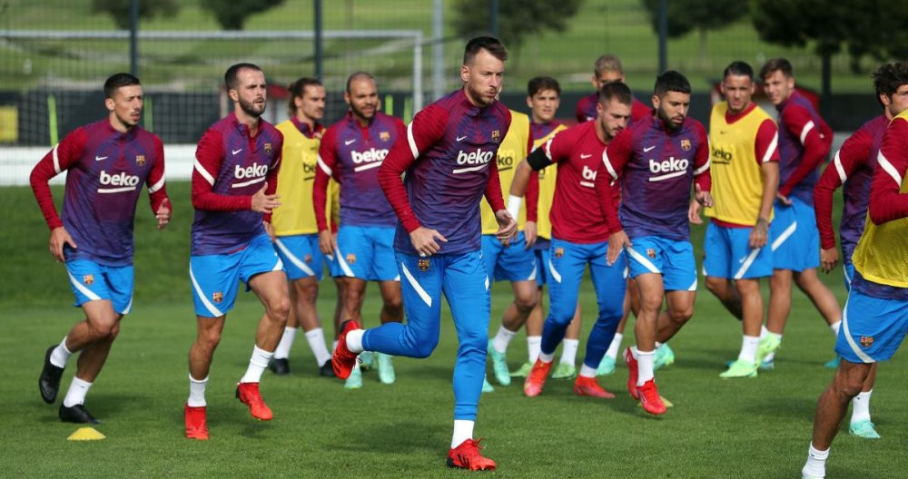 Los jugadores del Barça entrenan para el duelo ante la Real Sociedad / FCB