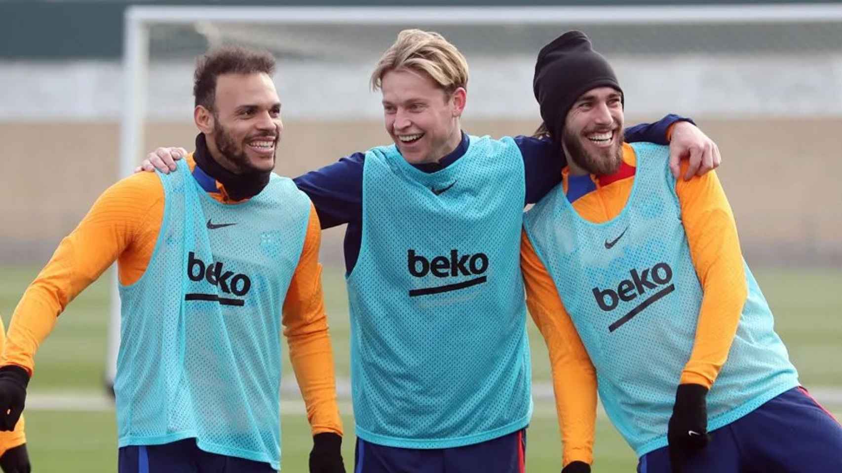 Braithwaite, De Jong y Mingueza, en pleno entrenamiento del Barça / FCB