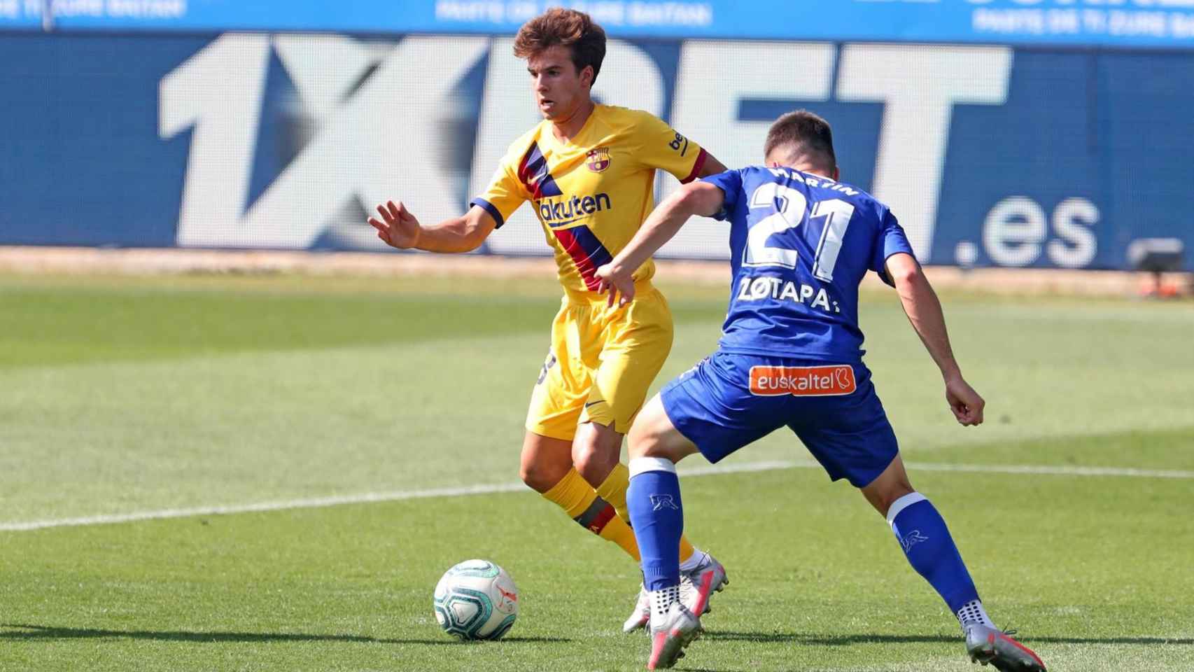 Riqui Puig durante el partido contra el Alavés / FC Barcelona