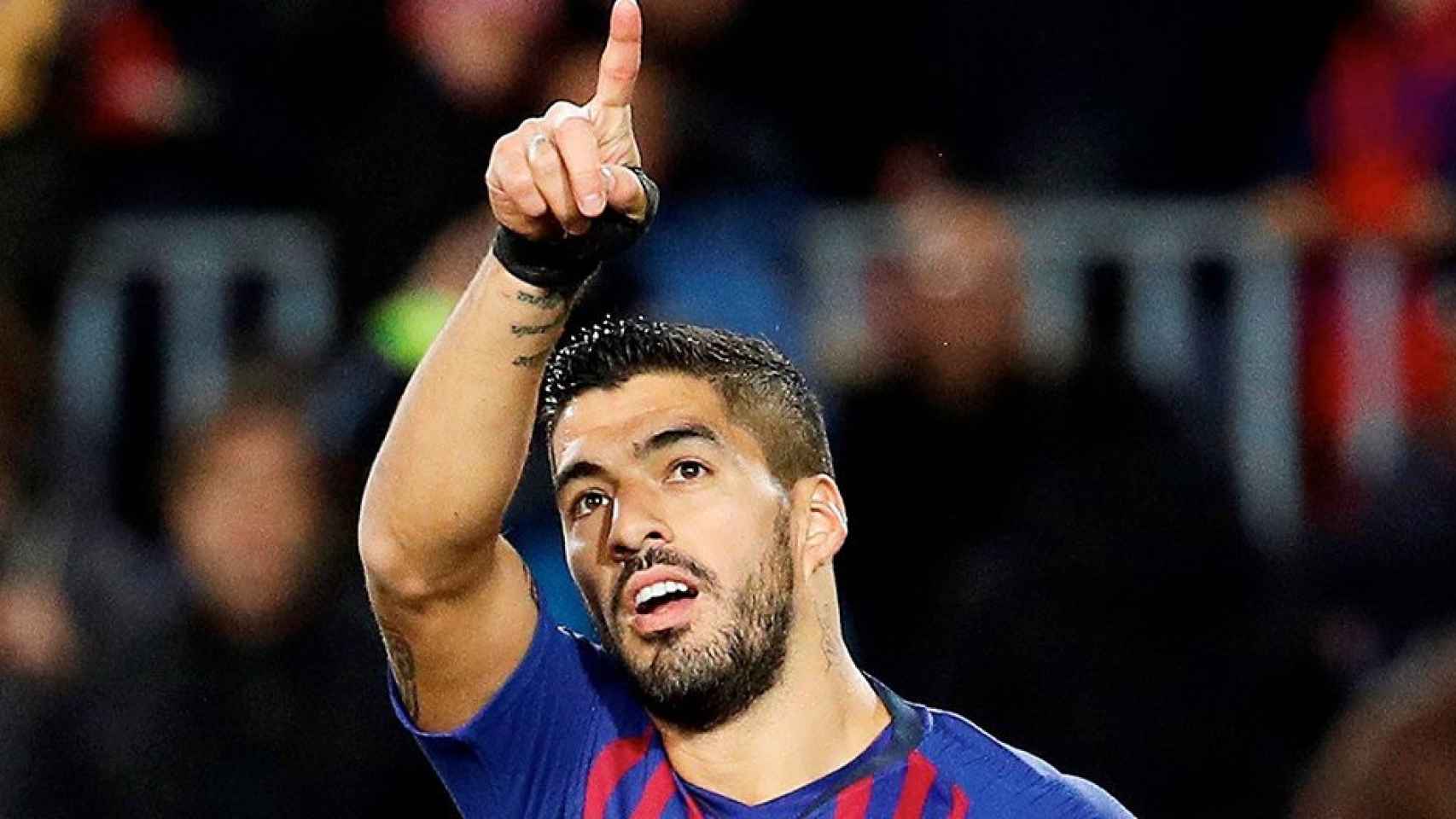 Luis Suárez dedica un gol logrado con el Barça / EFE