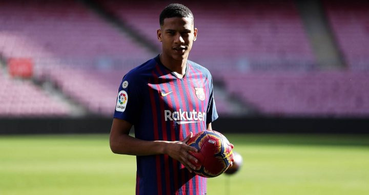 Todibo en su presentación con el Barça/ Twitter