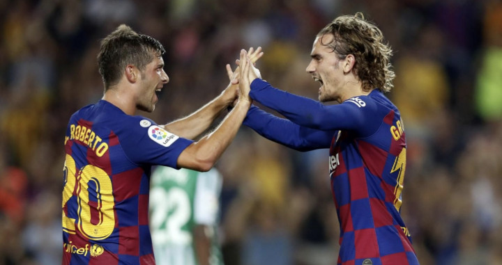 Sergi Roberto y Antoine Griezmann celebran un gol del Barça ante el Betis / FCB