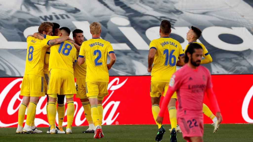 Los jugadores del Cádiz, celebrando su gol contra el Real Madrid | EFE