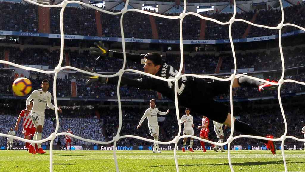 Una foto de Thibaut Courtois encajando un gol / EFE