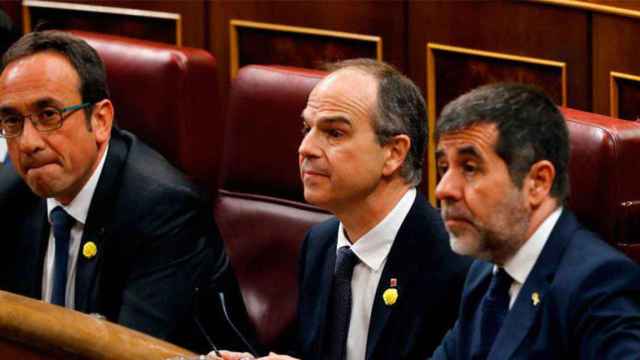 Josep Rull (i), Jordi Turull (c) y Jordi Sànchez (d) en el Congreso de los Diputados / EFE