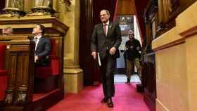 El presidente de la Generalitat Quim Torra entra en el hemiciclo del Parlament / CG