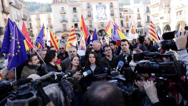 Inés Arrimadas en su visita a Amer, el pueblo natal del expresidente de la Generalitat Carles Puigdemont / TWITTER