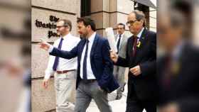 Josep Rius Alcaraz (c), con el presidente catalán, Quim Torra (d) y Josep Costa (i), vicepresidente del Parlamento autonómico / CG