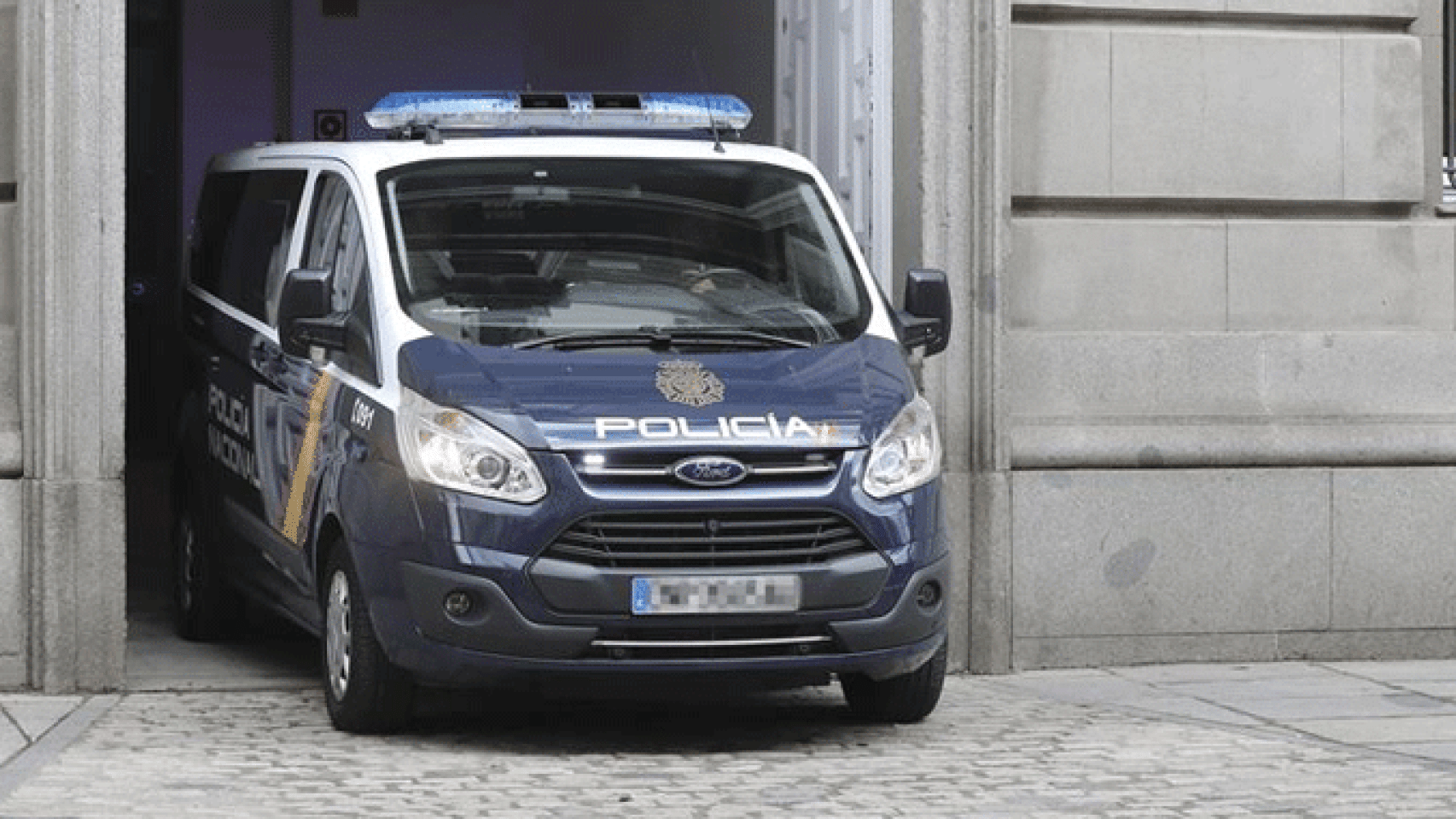 Imagen del furgón de policía en el que trasladaron a Oriol Junqueras a la Audiencia Nacional / EFE