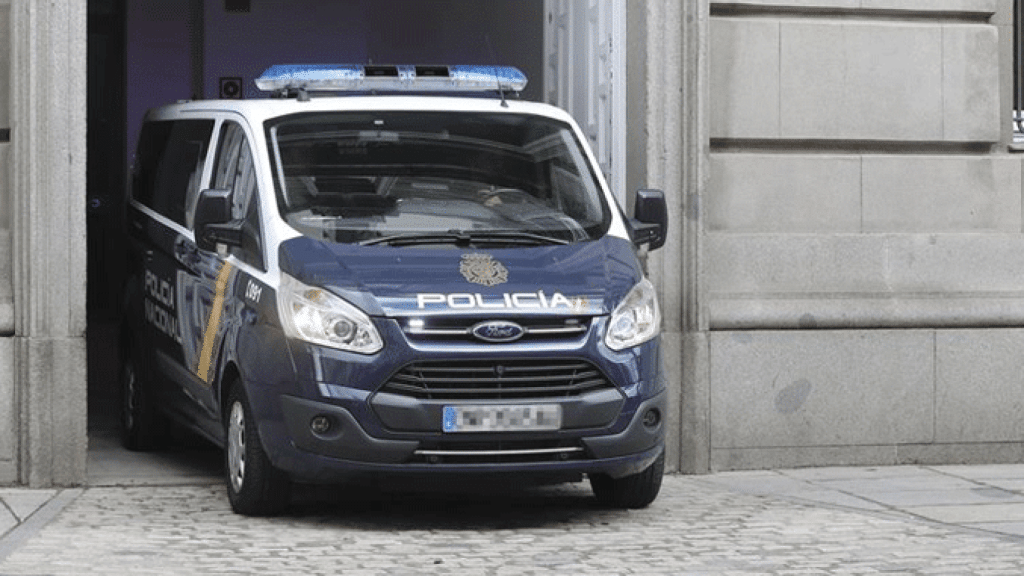 Imagen del furgón de policía en el que trasladaron a Oriol Junqueras a la Audiencia Nacional / EFE