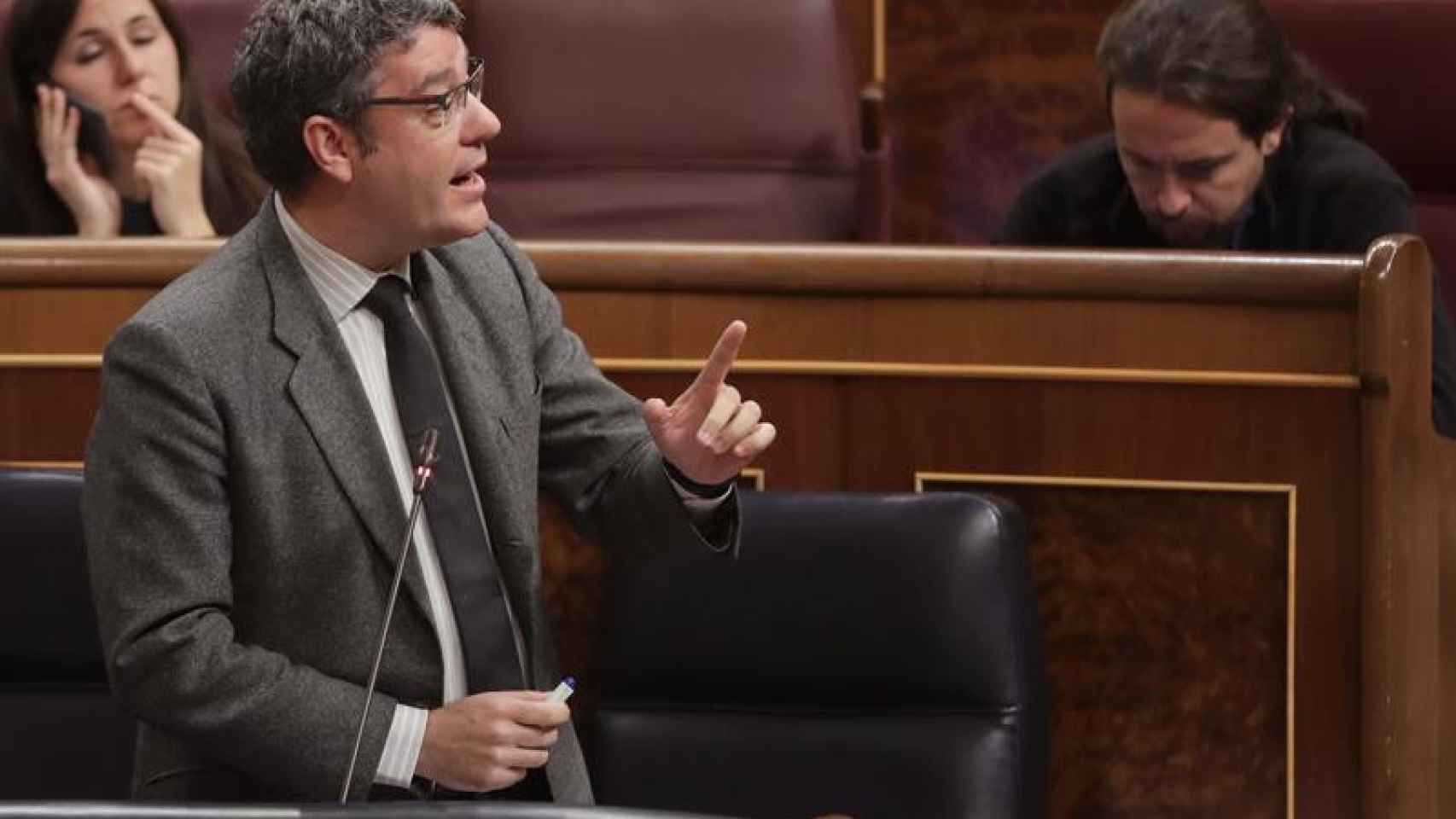 El ministro de Energía, Álvaro Nadal, durante la sesión de control al Gobierno / EFE