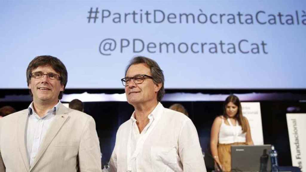 Artur Mas y Carles Puigdemont, en la clausura del congreso de refundación de CDC.