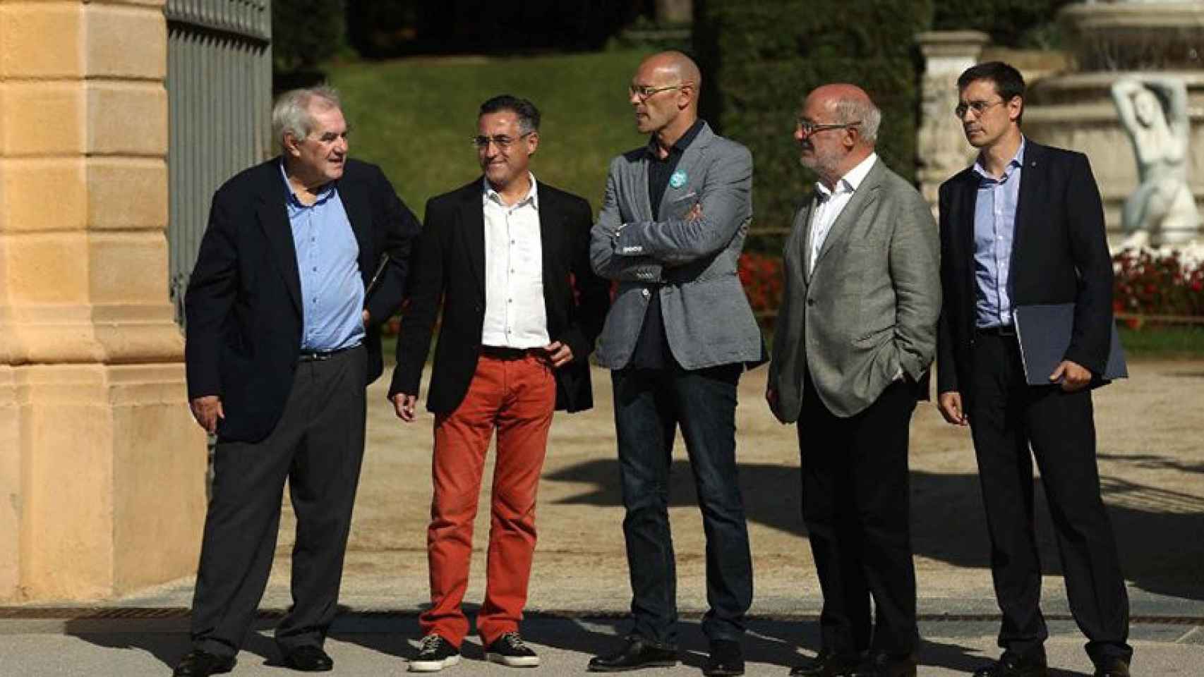 Ernest Maragall, Ramon Tremosa, Raül Romeva, Josep Maria Terricabras y Amadeu Altajaf (de izquierda a derecha), en un acto de campaña.