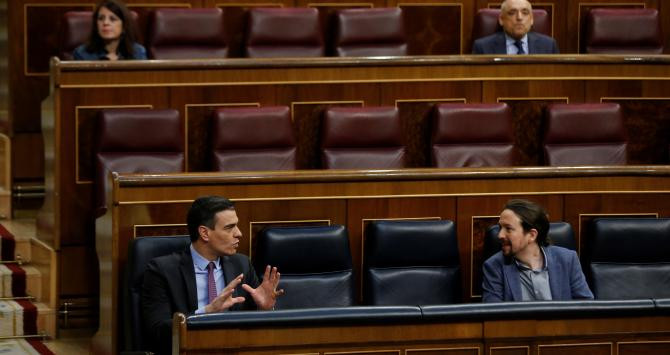 Pedro Sánchez y Pablo Iglesias en sus escaños en el Congreso / EP