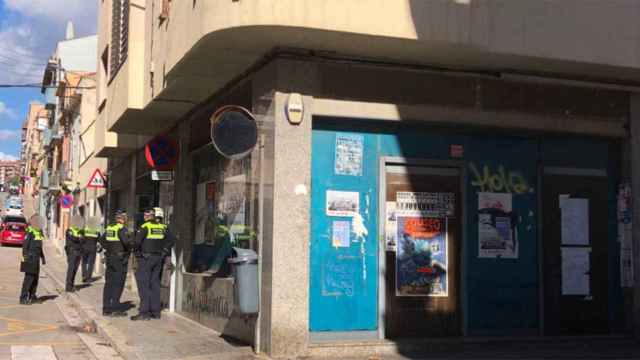 La policía local de Mataró desaloja un local que llevaba dos años y medio okupado / POLICIA LOCAL