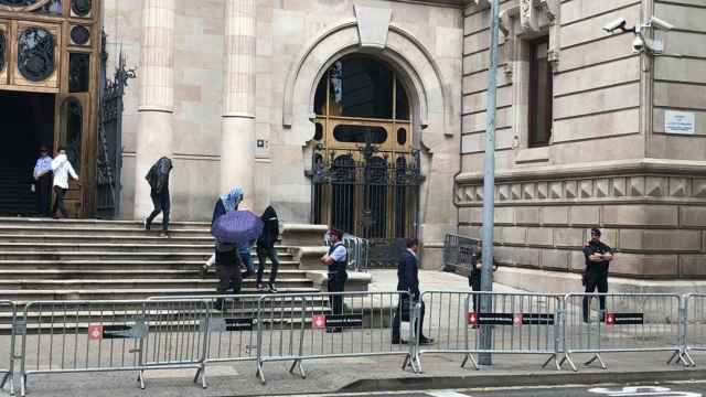 Los miembros de la manada de Manresa a la salida de los tribunales, en una imagen de archivo / EUROPA PRESS