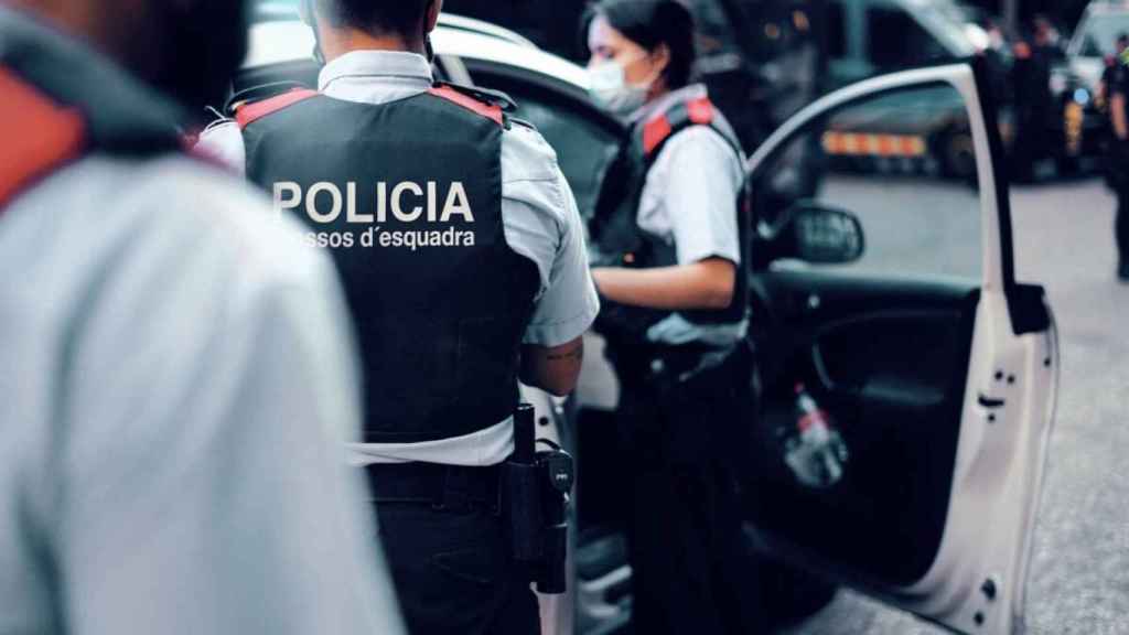 Los Mossos detienen a dos ladrones / MOSSOS