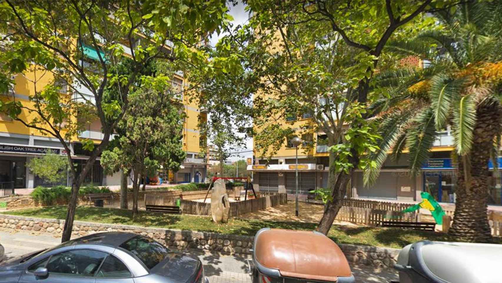 Imagen del lugar donde fueron agredidas dos madres lesbianas ante su hijo de 4 años en Barcelona el lunes / GOOGLE