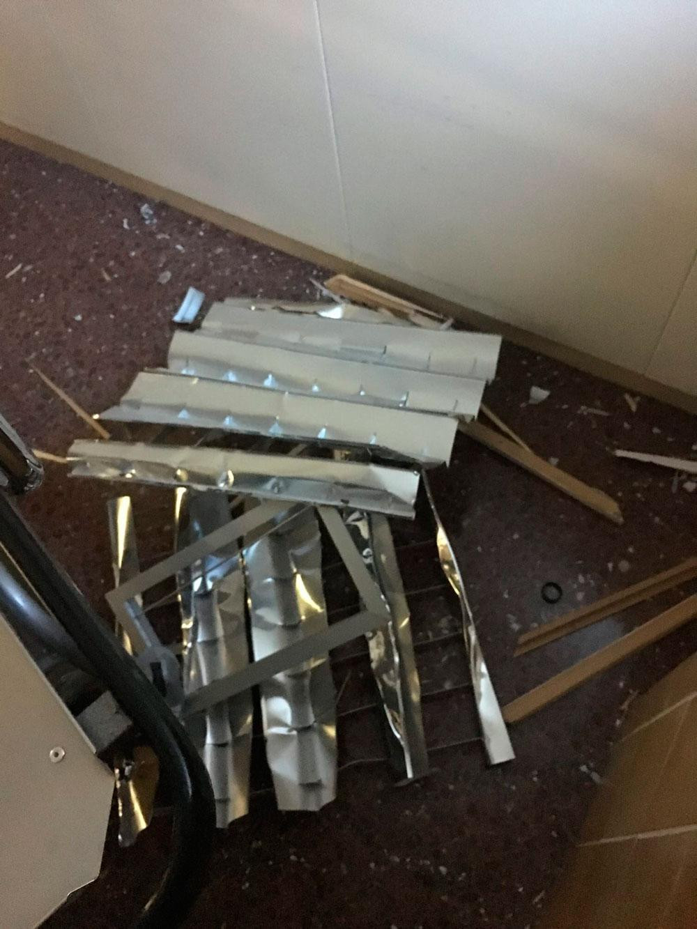 Imagen de un trozo del techo de urgencias psiquiátrias del Hospital Clínic Barcelona / CG