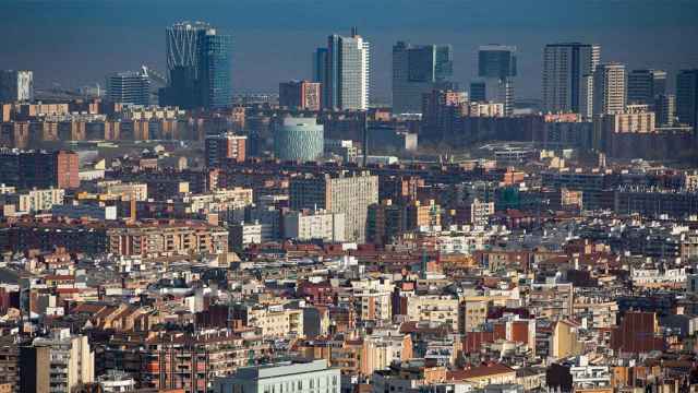 Vista panorámica de edificios de Barcelona, entre ellas empresas para las que piden rebajas fiscales / EP