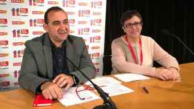 El secretario general de CCOO de Cataluña, Javier Pacheco (i), y la portavoz del sindicato, Montse Ros (d) / CG