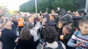 Antonio Castañer (i), consejero delegado de Espadrillas Castañer, agredido y amenazado por acudir a la gala de los Premios Princesa de Girona  / CG