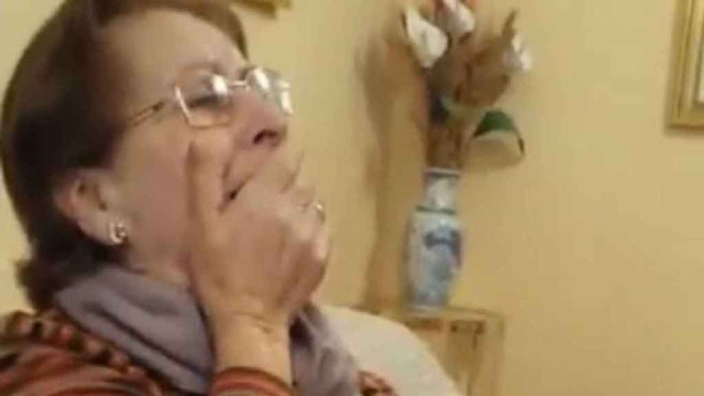 La reacción de la abuela se ha hecho viral en las redes sociales / Twitter