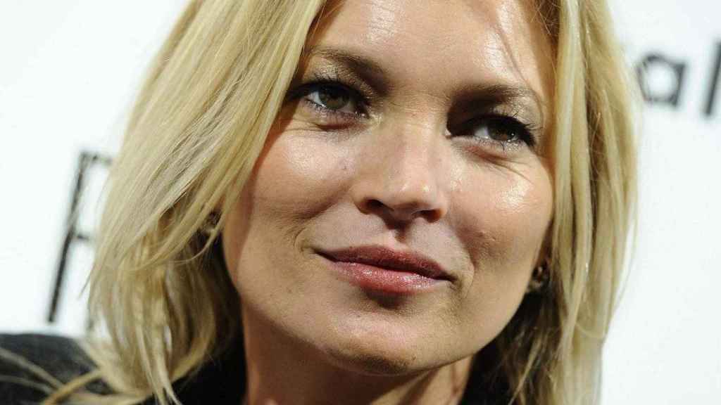 La modelo británica Kate Moss atraviesa un mal momento personal debido a la distancia que le separa de su novio