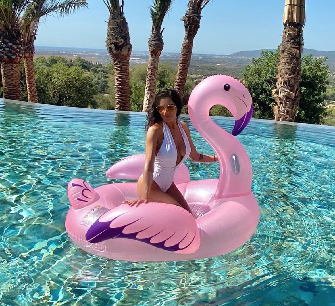 Pilar Rubio en la piscina