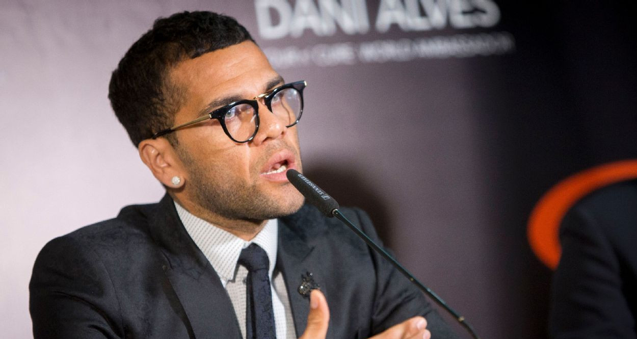 Una imagen de archivo de Dani Alves, durante un acto / REDES