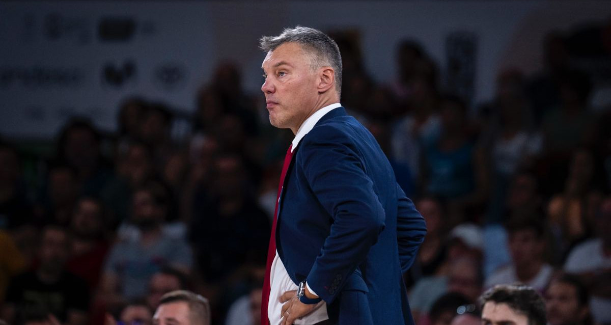 Sarunas Jasikevicius, mirando atento un partido del Barça de esta temporada / FCB