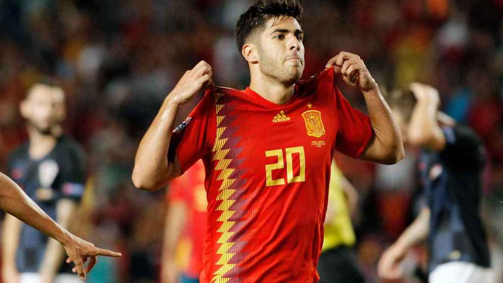 Asensio celebra un gol con la selección española / EFE