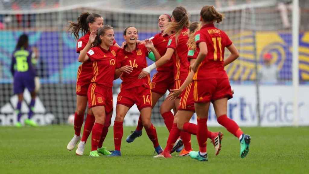 Una foto de la selección española femenina Sub-20 celebrando un gol ante Nigeria entre ellas cuatro azulgranas