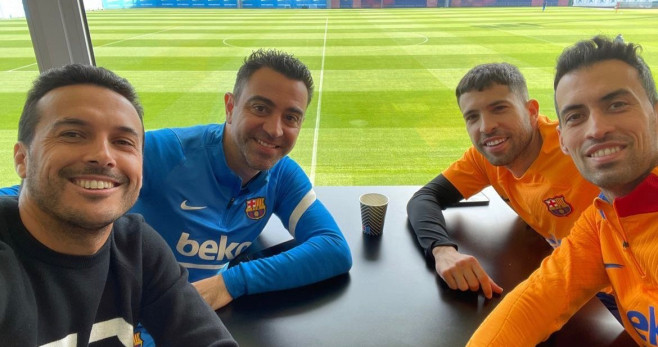 Pedro visitando a sus viejos amigos del Barça  REDES