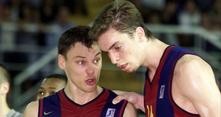 Jasikevicius y Pau Gasol, durante la etapa en la que coincidieron con la camiseta del Barça / EFE