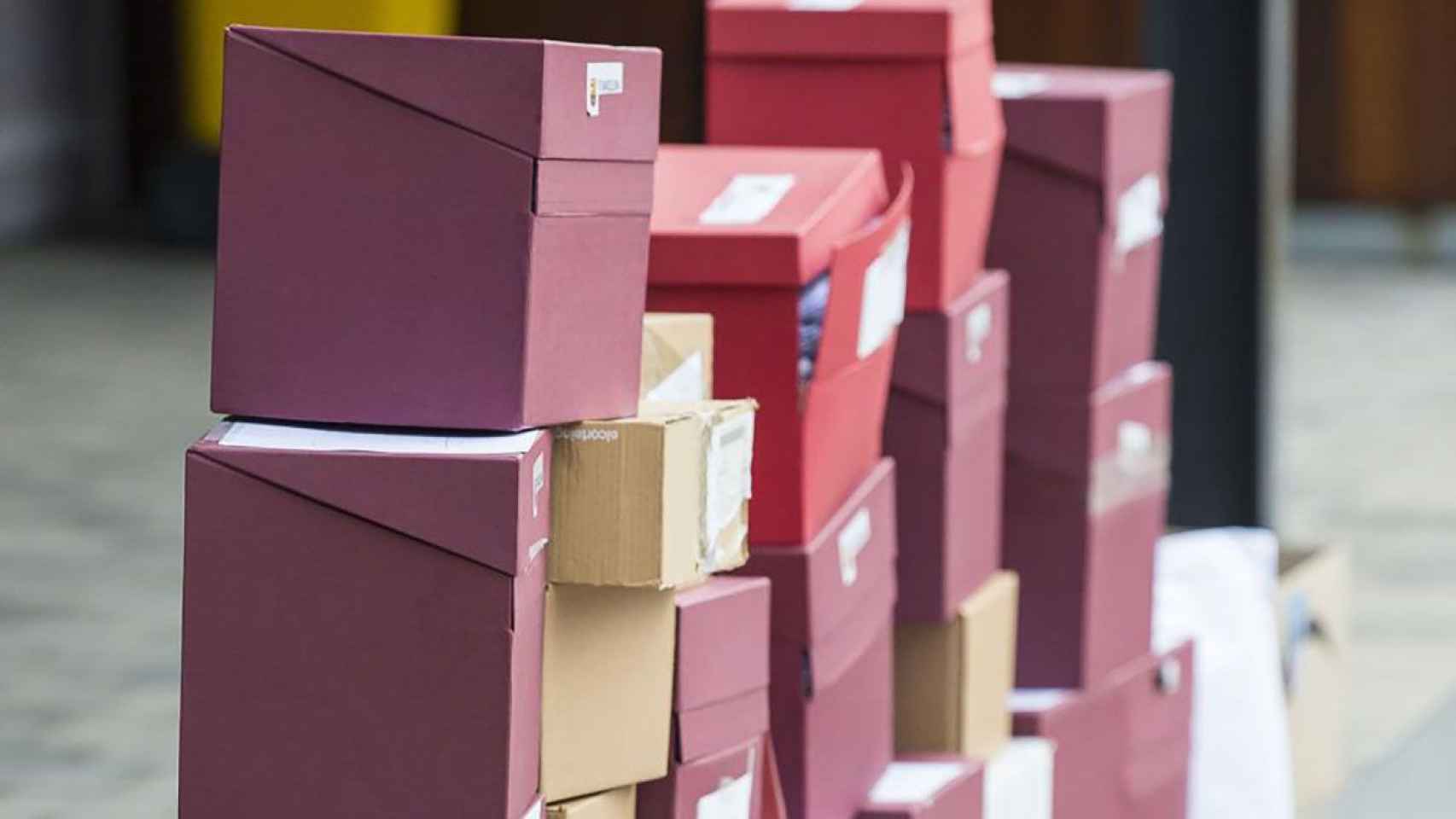 Cajas con firmas de la moción de censura | REDES